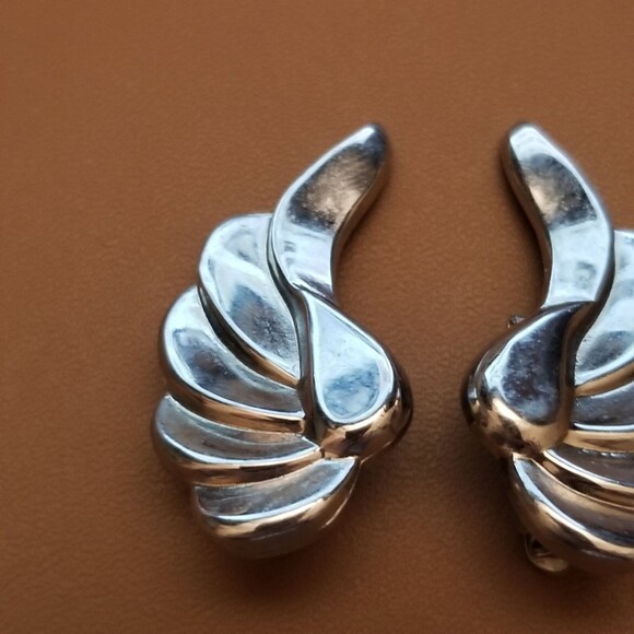 Vintage Marino Silver Tone Wing Clip-On Earrings – Sculpted Feather Design - Picture 3 of 5